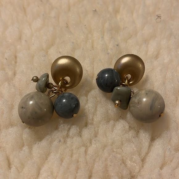 Cute and funky earrings with marble colored round beads and featuring a unique a - Picture 11 of 16